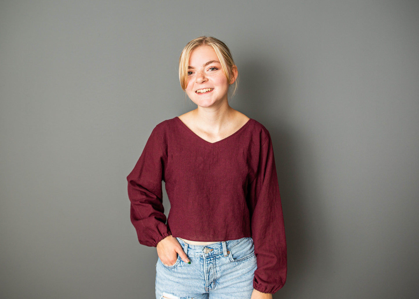 Cropped burgundy linen shirt with tie closure and open back