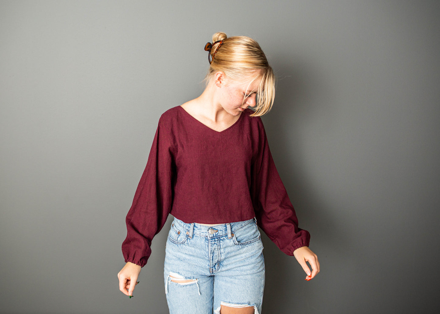 Cropped burgundy linen shirt with tie closure and open back